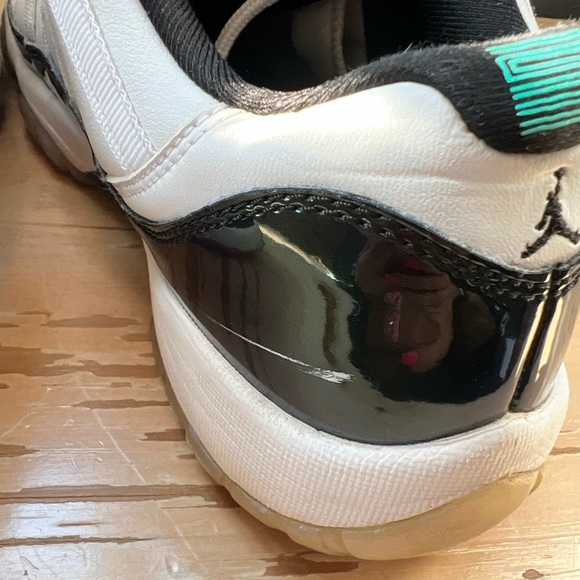 Nike Air Jordan 11 Retro Low Iridescent Emerald GS Size 7Y 528896-145 - Picture 6 of 9